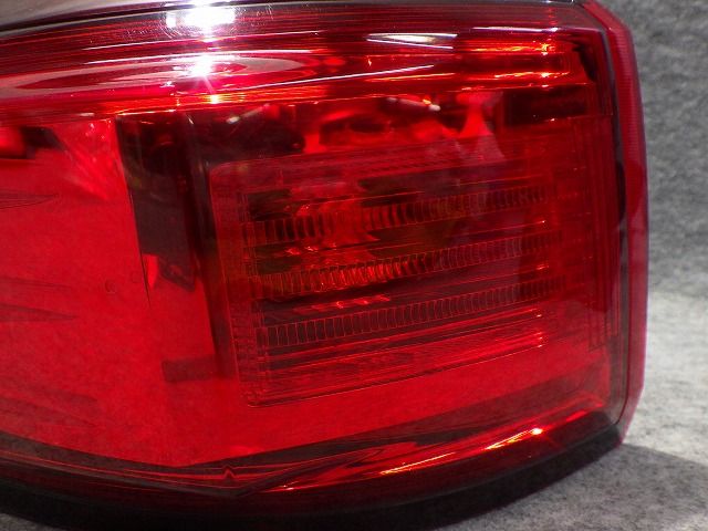 エルグランド 左テール E52/TNE2 前期 P8503 日産 260117249 - メルカリ