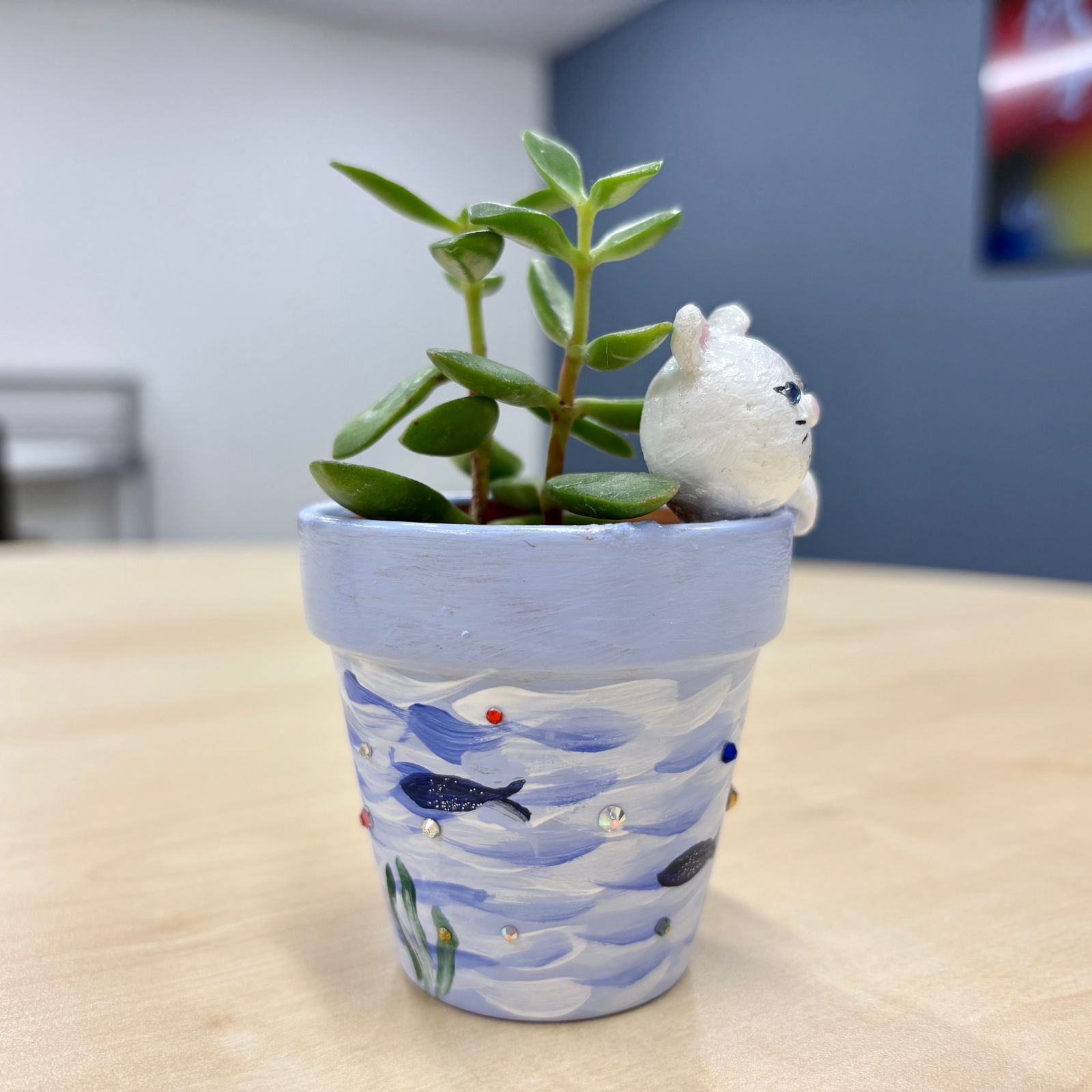 多肉植物用植木鉢 新品 猫、犬他動物鉢 リメイク鉢 作家さんハンドメイド 白猫 リメイク鉢 ハンドメイド 2号鉢 多肉植物用 猫モチーフ 観葉植物