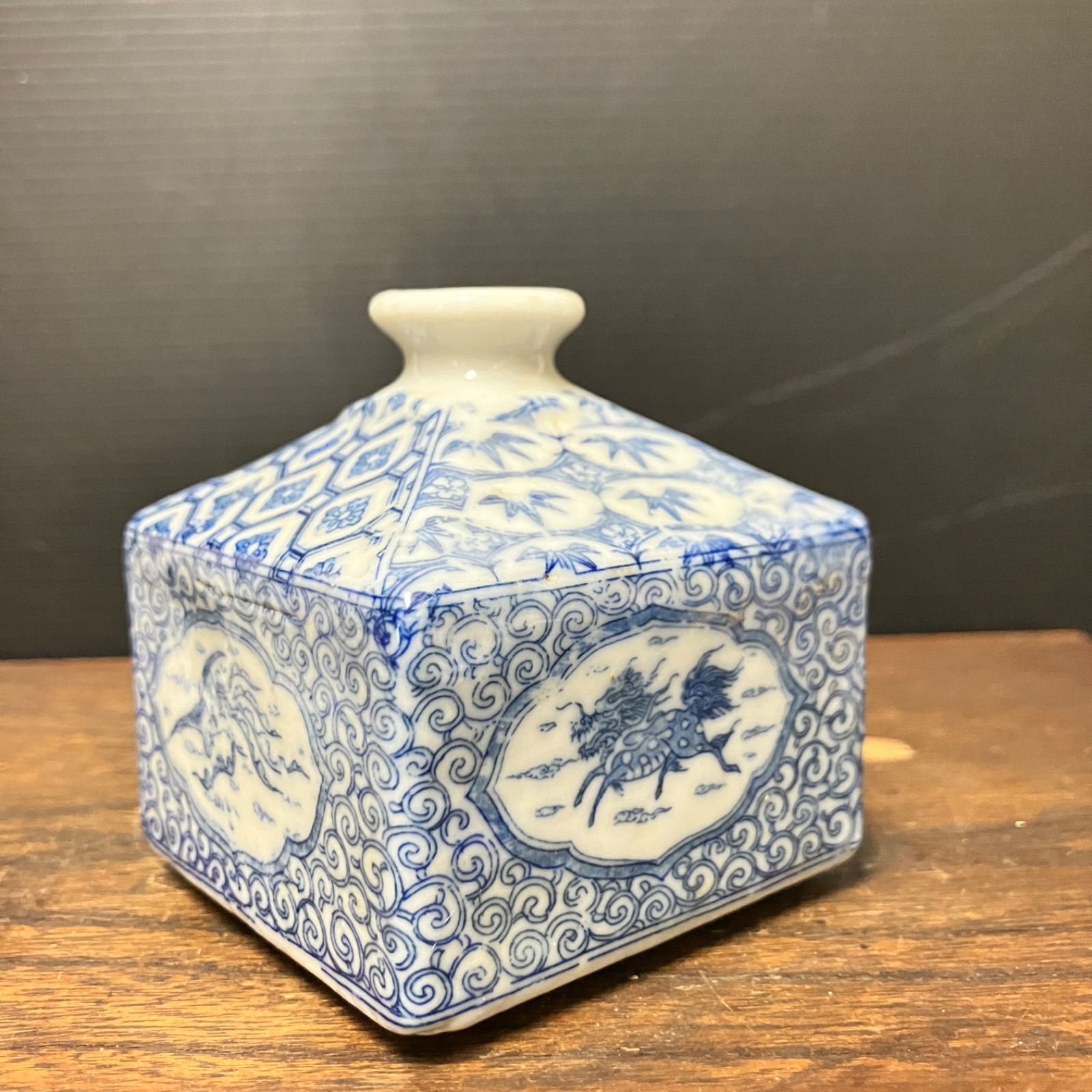 明治〜大正期 伊万里染付 四角油壺 麒麟文 唐草文 古道具 花器 薬壺