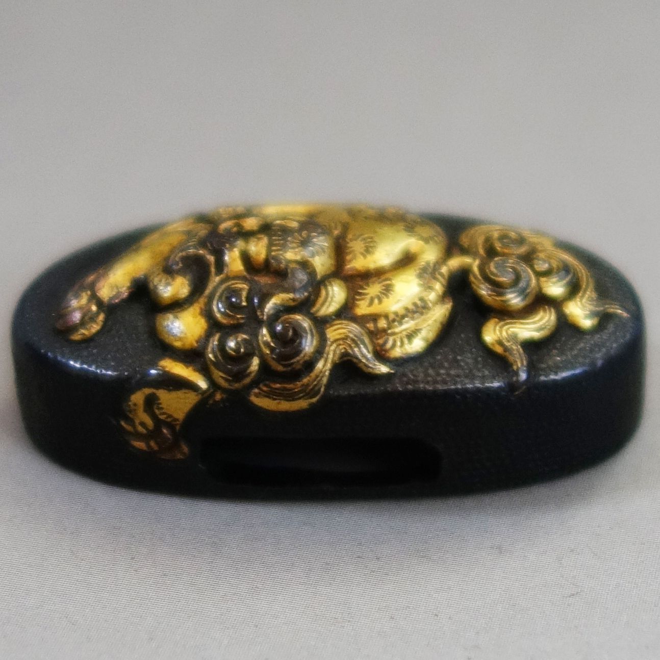 縁頭 【 赤銅魚々子地 獅子図縁頭 】(箱付き) 日本刀 刀装具 鐔 鍔