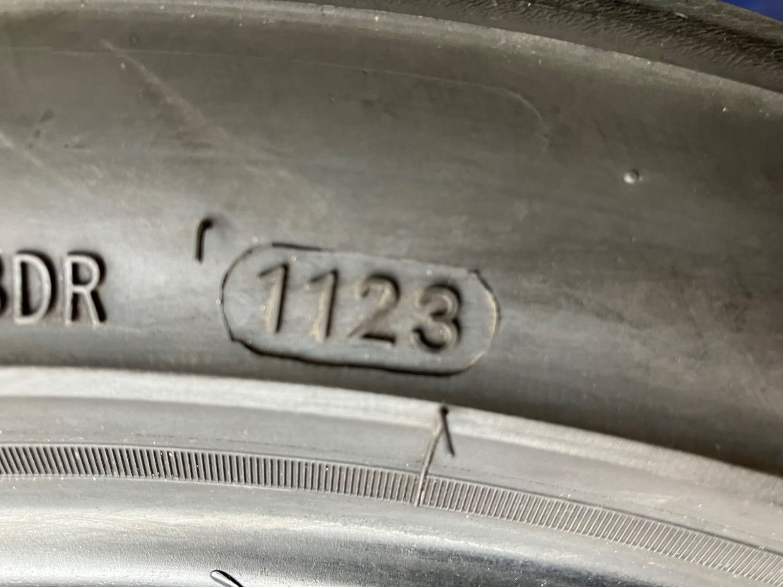 送料込み] 265/35R18 97W 2023年製 SHIBATIRE REVIMAX R23 TW280