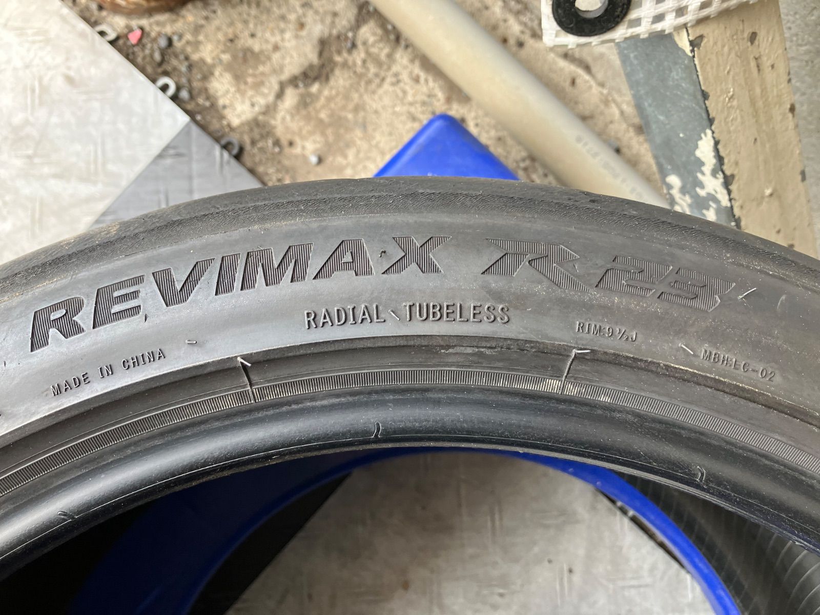 送料込み] 265/35R18 97W 2023年製 SHIBATIRE REVIMAX R23 TW280