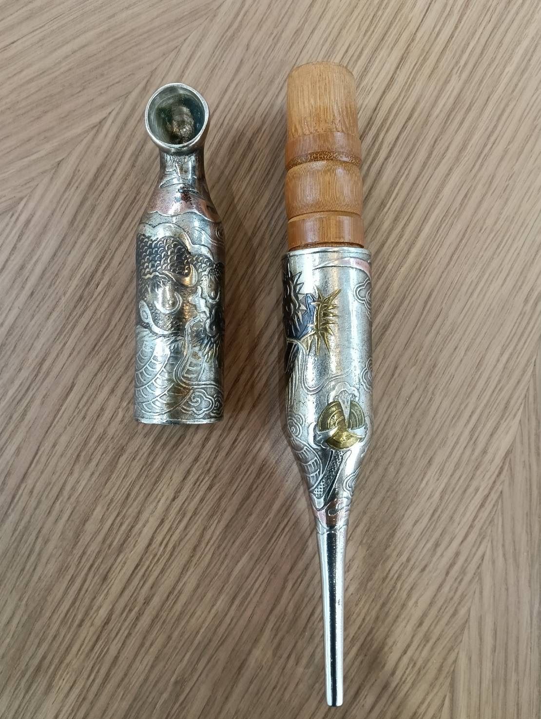 中古品】 日本専売公社 制度改革記念 双龍地紋煙管キセル 日展金工家