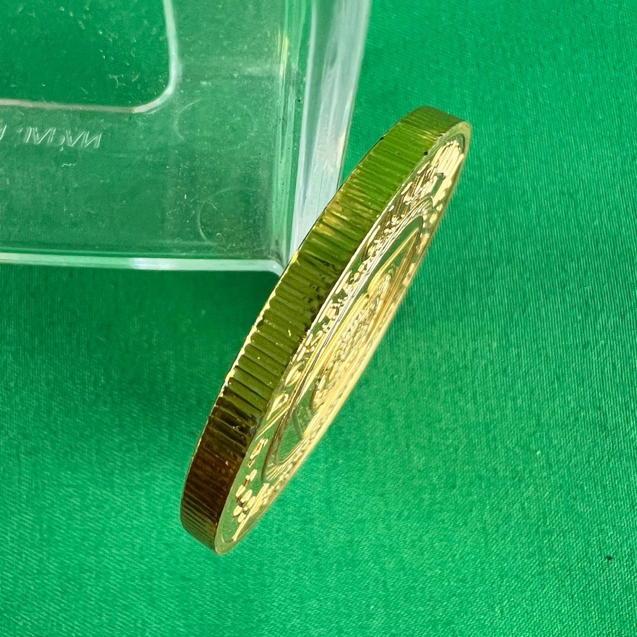 ポーカー用 【 カードプロテクター QQ 】 重量感ある金属製のコインタイプ ケース付き - メルカリ