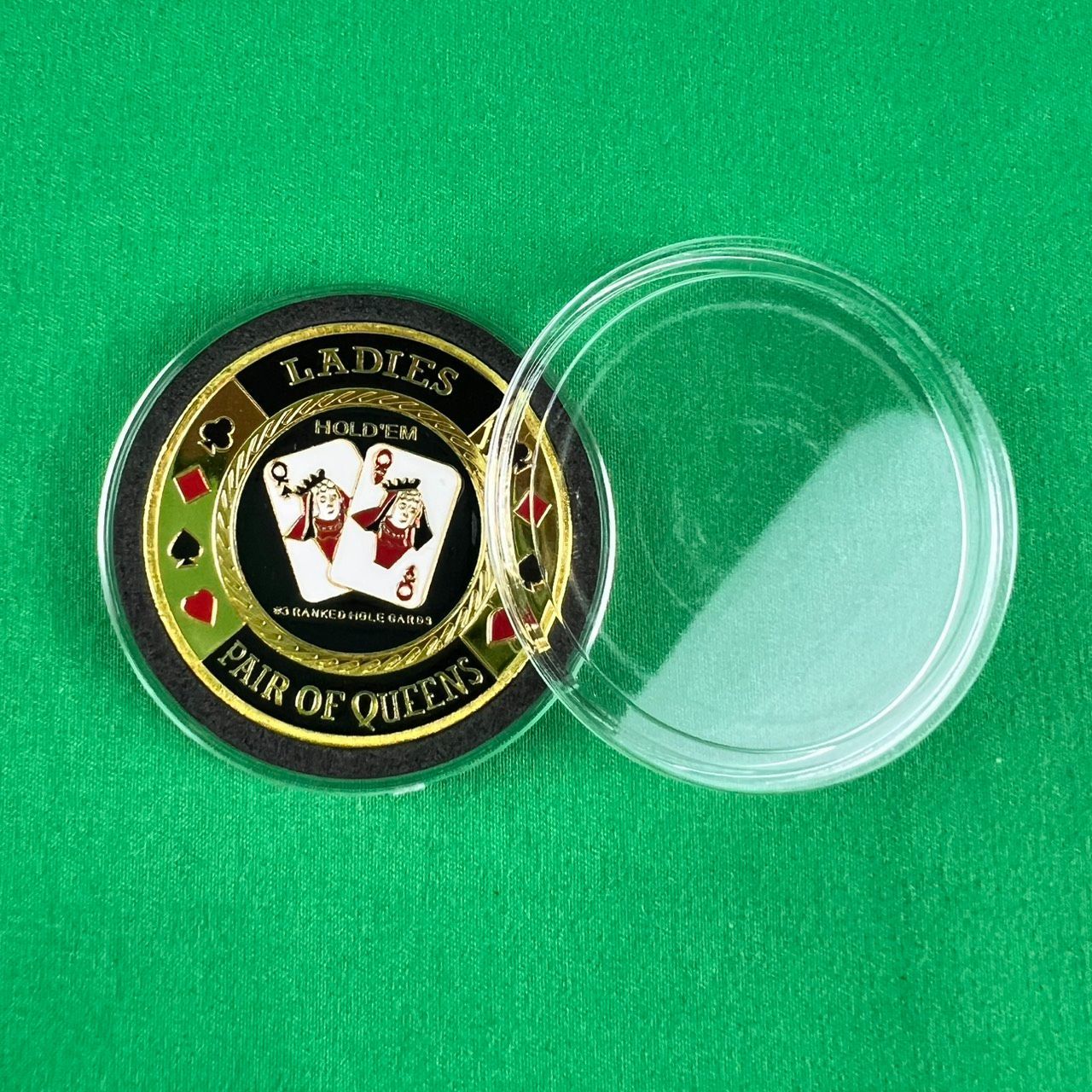 ポーカー用 【 カードプロテクター QQ 】 重量感ある金属製のコインタイプ ケース付き - メルカリ