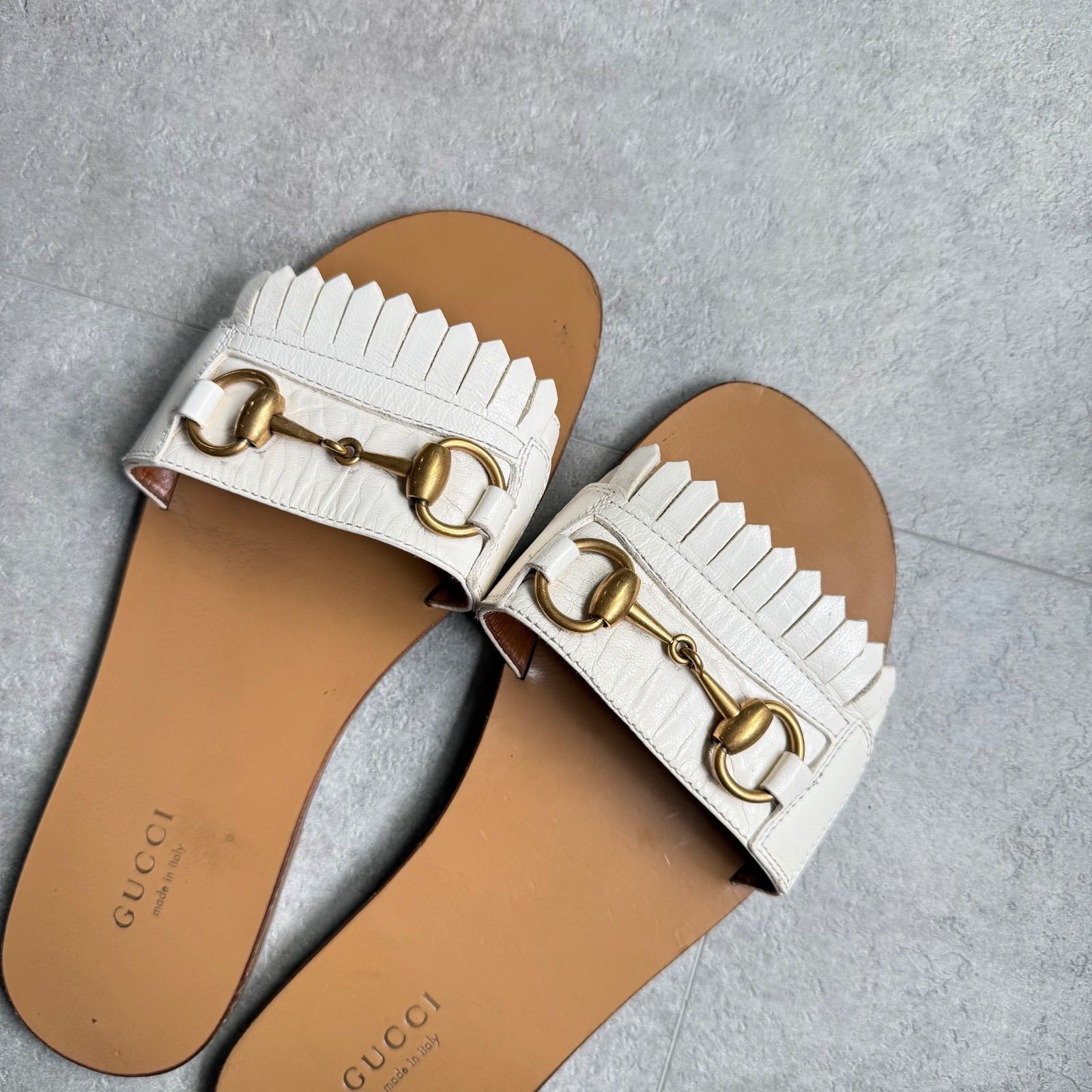 GUCCI グッチ ホースビット フリンジサンダル レザー 白 ゴールド金具