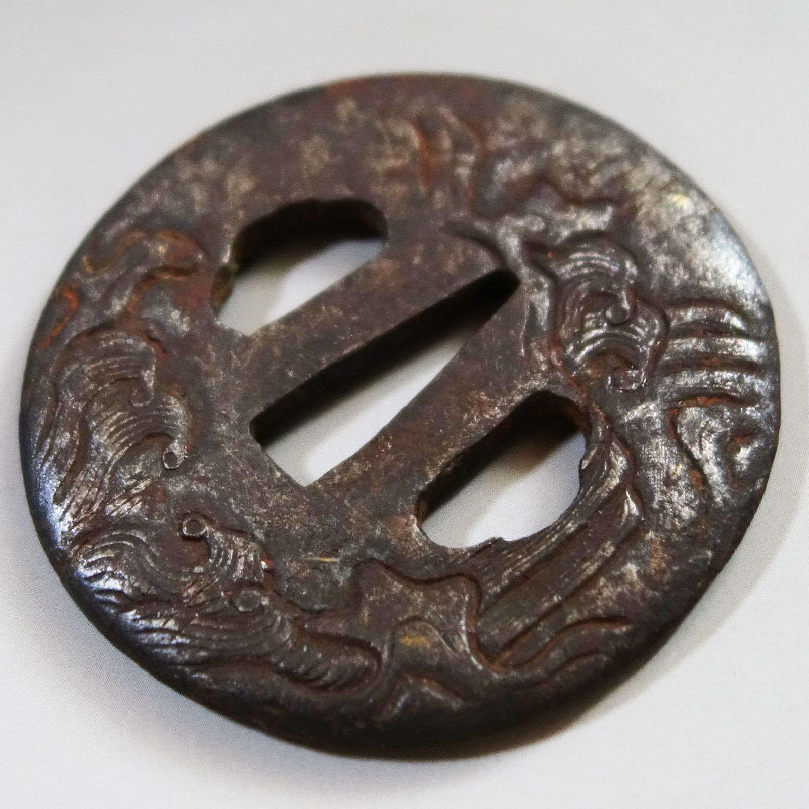 鍔 【 在銘 鉄地 荒波図鍔 】 日本刀 刀装具 鐔 骨董 古美術