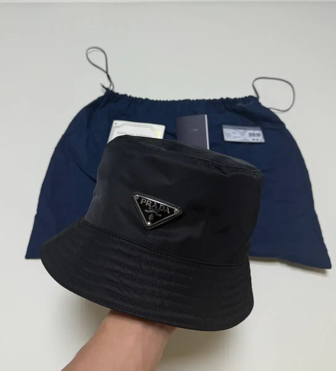 希少 PRADA リナイロン バケットハット S プラダ(prada) リナイロン バケットハット S - メルカリ