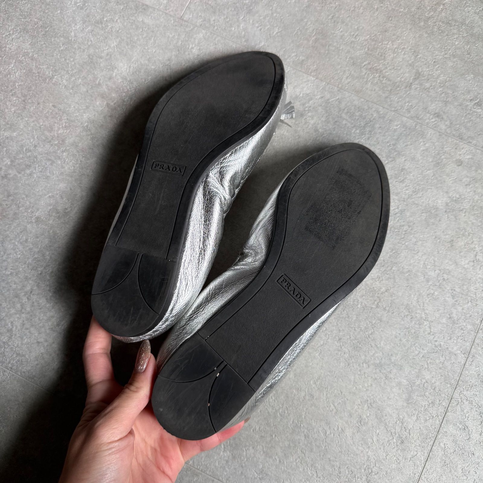 PRADA プラダ リボンバレエシューズ ロゴ シルバー レザー フラット