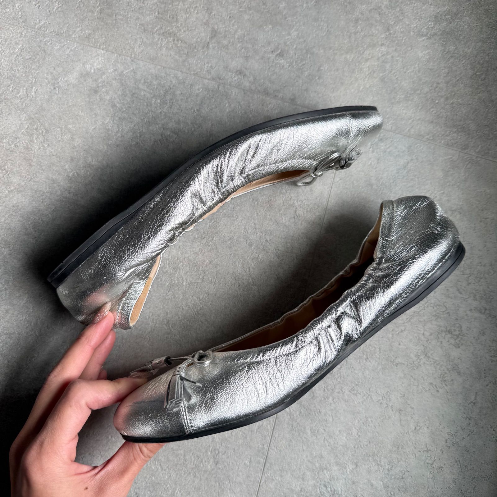 PRADA プラダ リボンバレエシューズ ロゴ シルバー レザー フラット