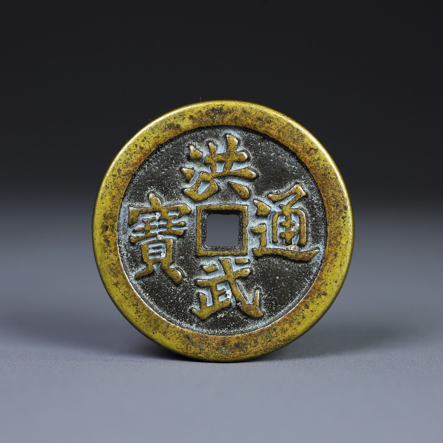 ネパールの黄色の工芸品ペンダント、両面装飾、アンティーク