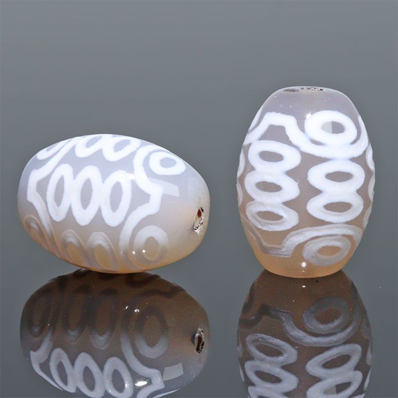 Z93-2〕【天珠】3個入り 約16x12mm 二十一眼天珠 白天珠 守り 開運