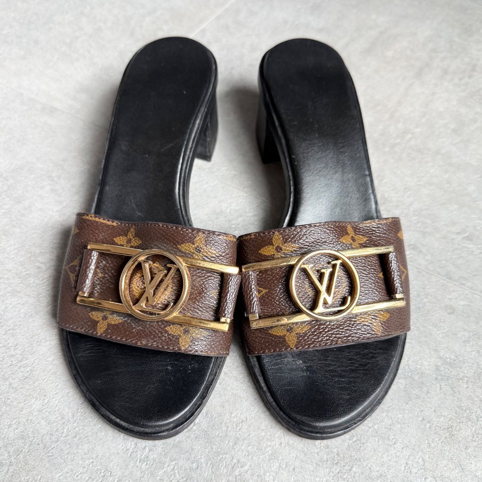 LOUIS VUITTON ルイヴィトン モノグラム ミュール pvcレザー LV金具