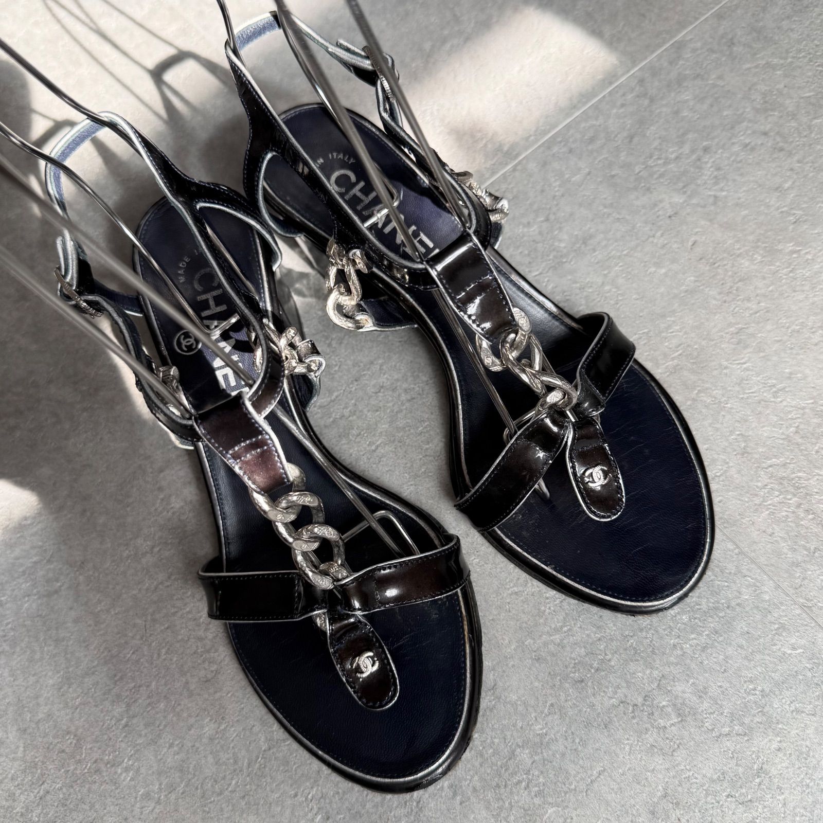 CHANEL シャネル ココマーク チェーンサンダル パテントレザー