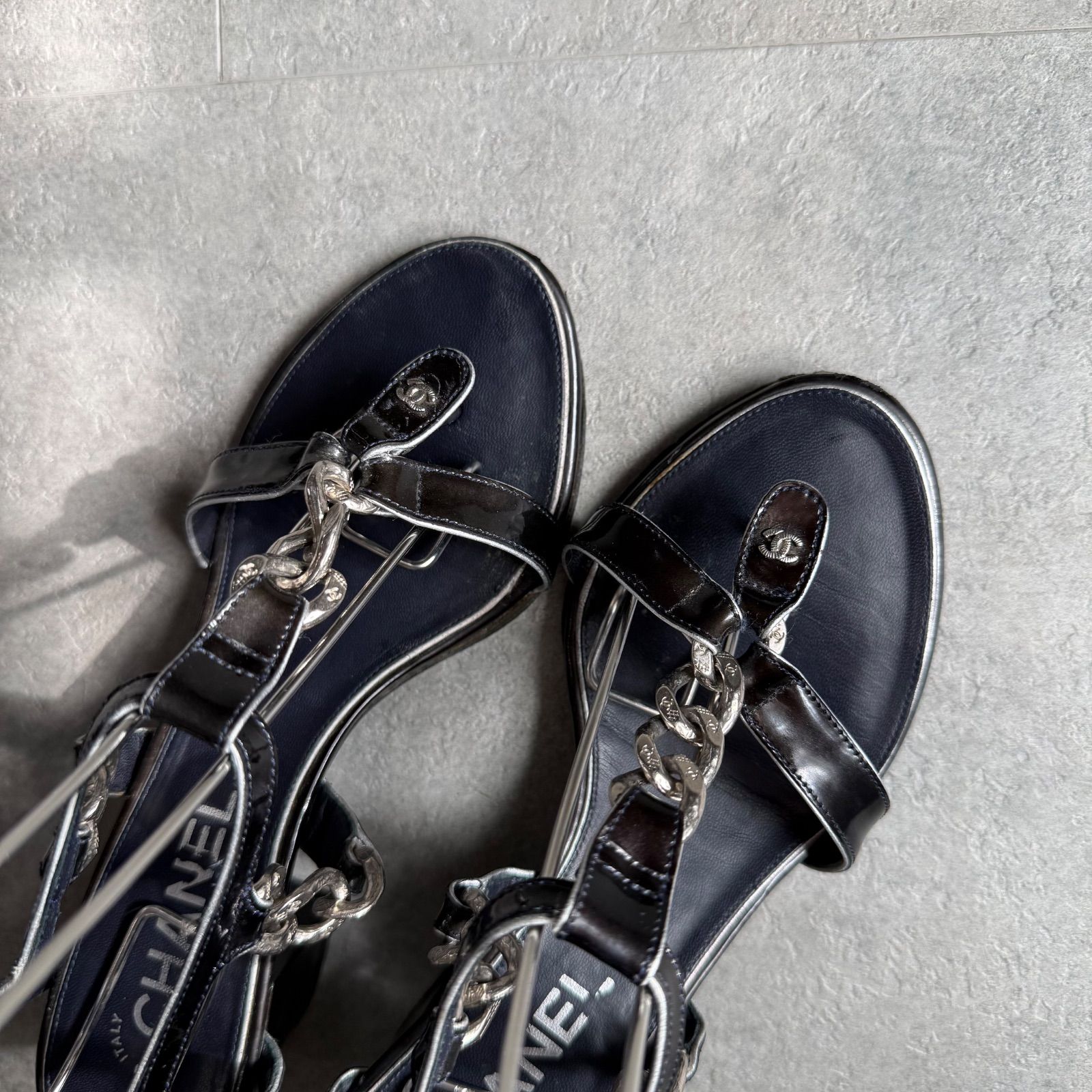 CHANEL シャネル ココマーク チェーンサンダル パテントレザー