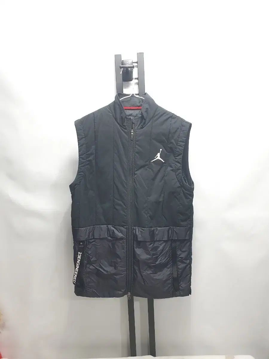 ナイキ ジョーダン 軽量 ダウン ベスト エンジニアード23 キルト ベスト ブラック 95