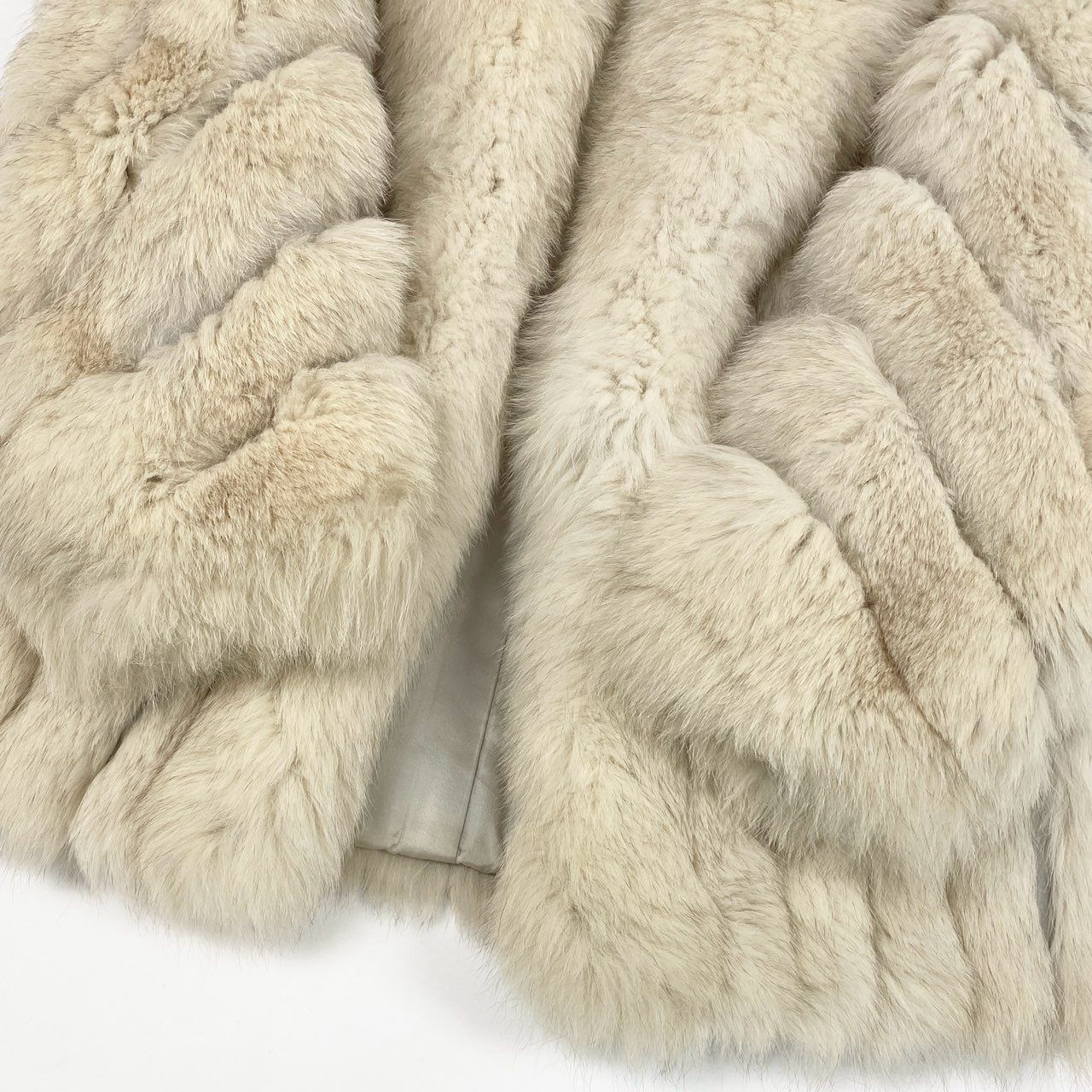 Hurts Furs ブルーフォックス ファーコート 毛皮　ホワイト系 Hurts Furs ブルーフォックス ファーコート 毛皮 ホワイト系