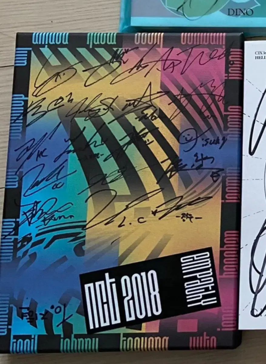 NCT エヌシーティー 2018 18名 全メンバー サイン入り アルバム
