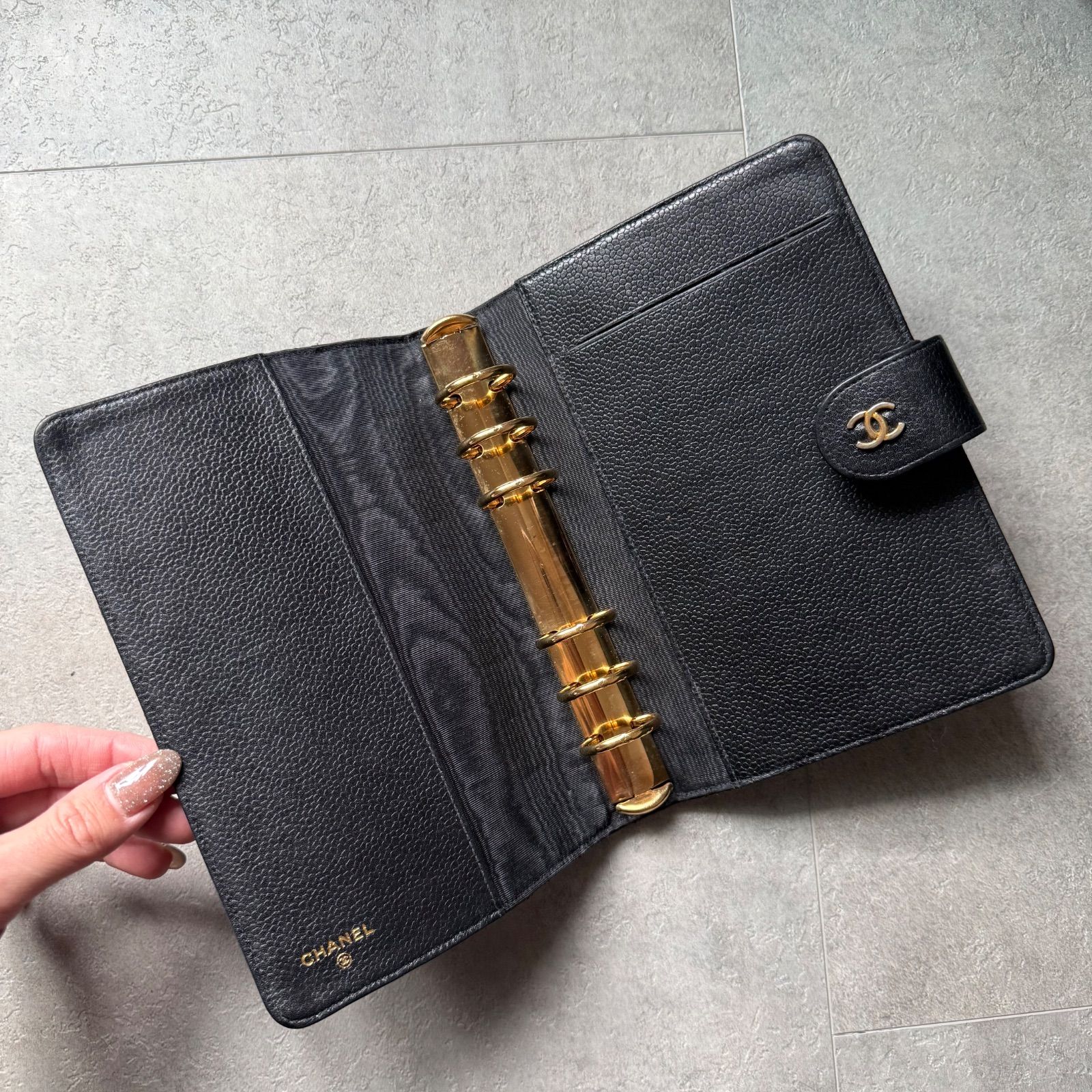 【CHANEL】本革ココマークキャビアスキン手帳 シャネルマトラッセ 希少 CHANEL シャネル ココマーク ビコローレ マトラッセ キャビア