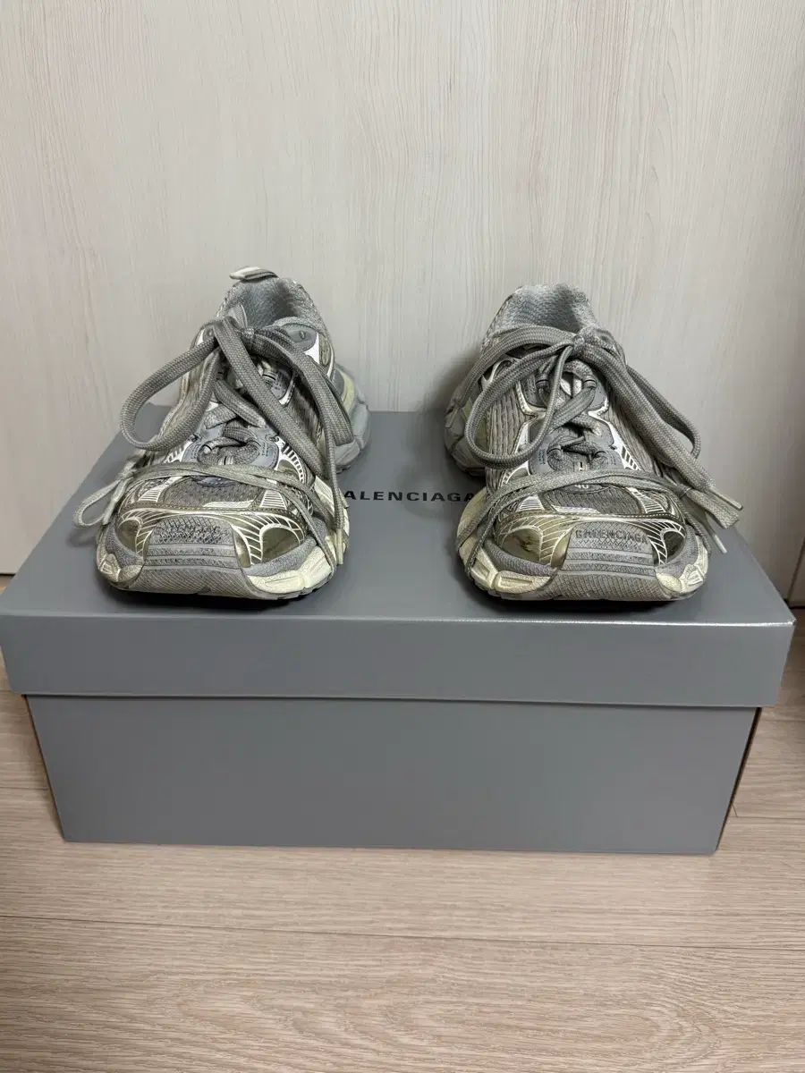 40) バレンシアガ 3XL エッグシェル ほぼ新品 公式ホームページ版