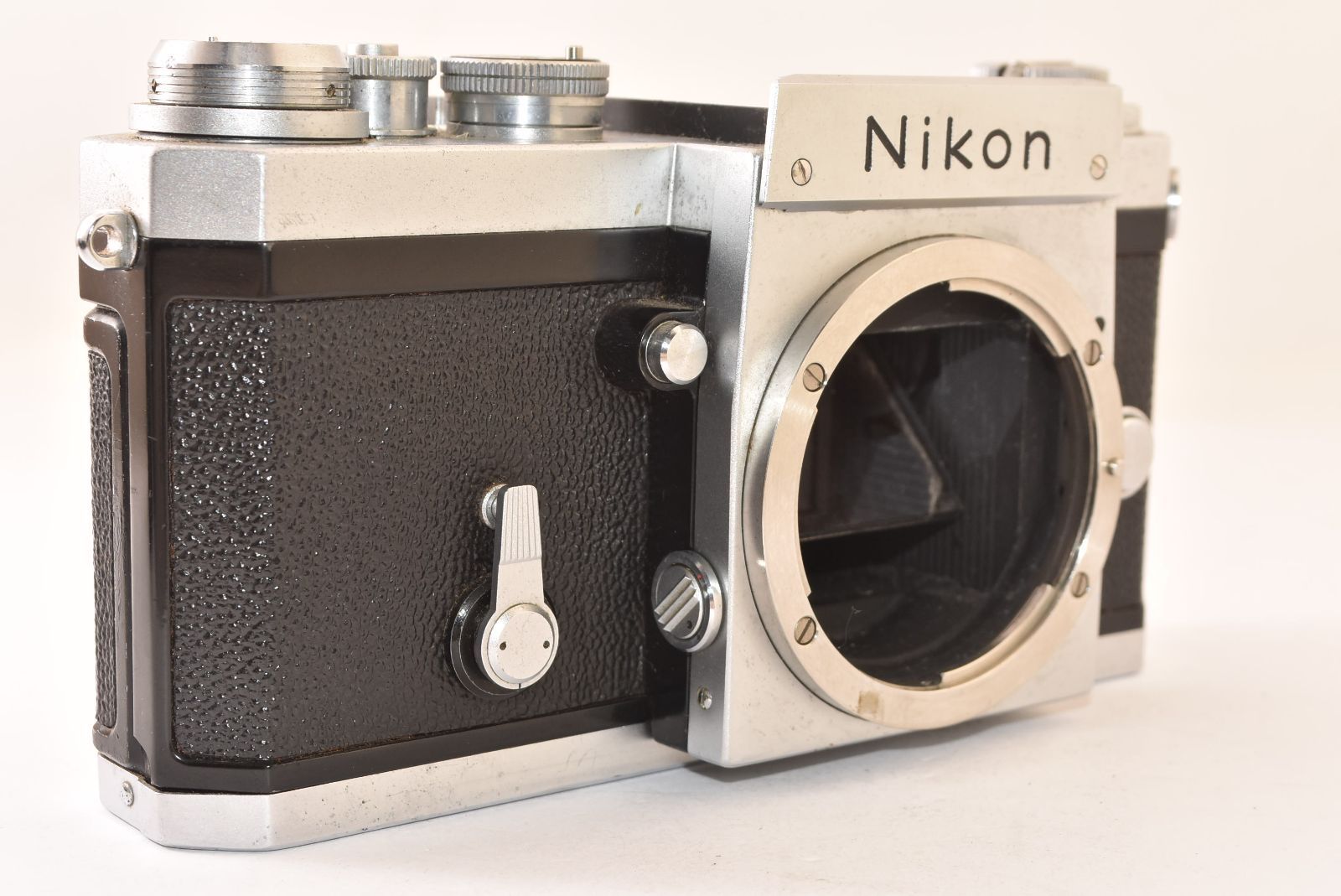 フィルムカメラ Nikon ☆ジャンク品☆ Nikon ニコン F ボディ シルバー ファインダーなし