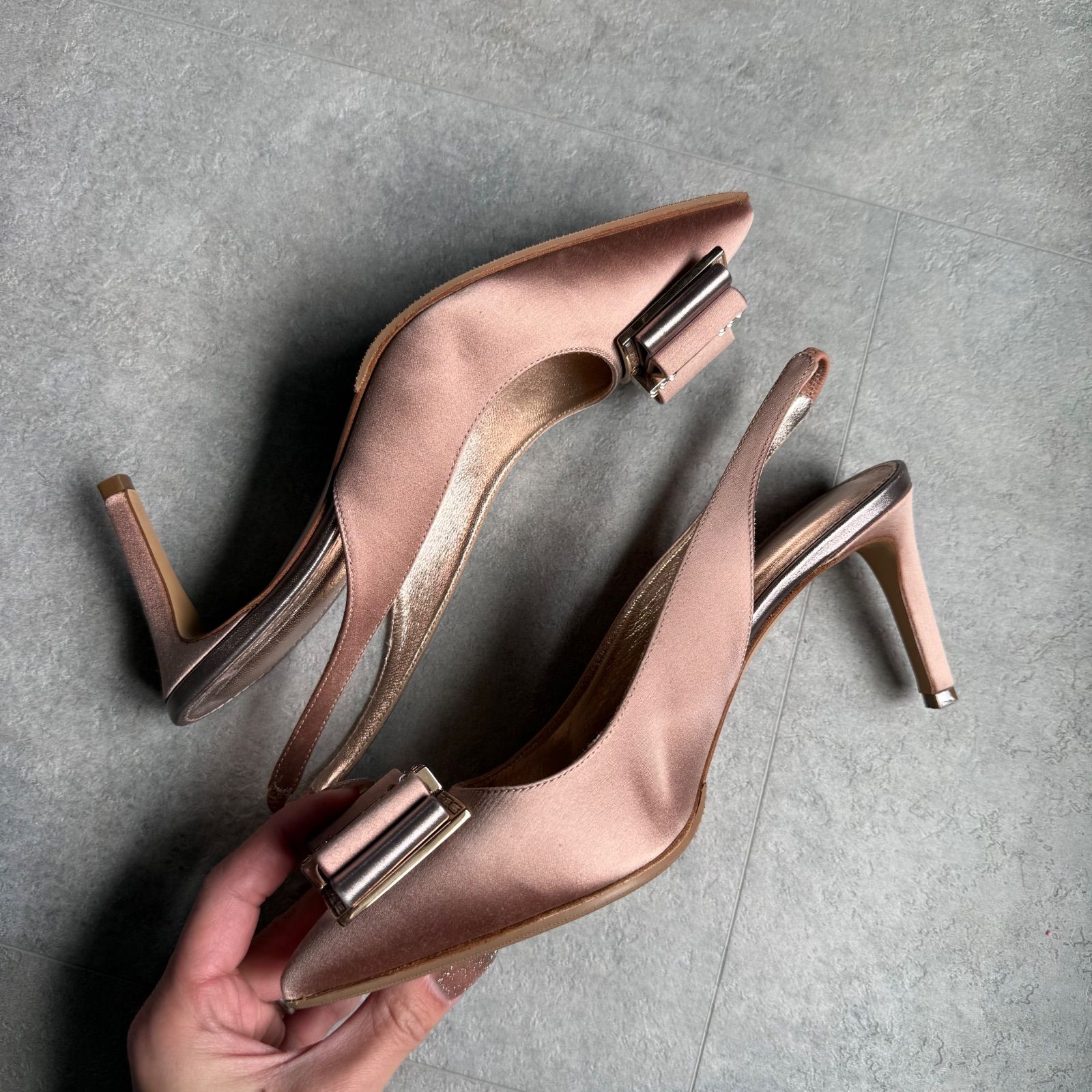 美品 Salvatore Ferragamo パンプス スリングバック 5.5 フェラガモのベージュスリングバック可愛すぎん？まだ全然履けそう