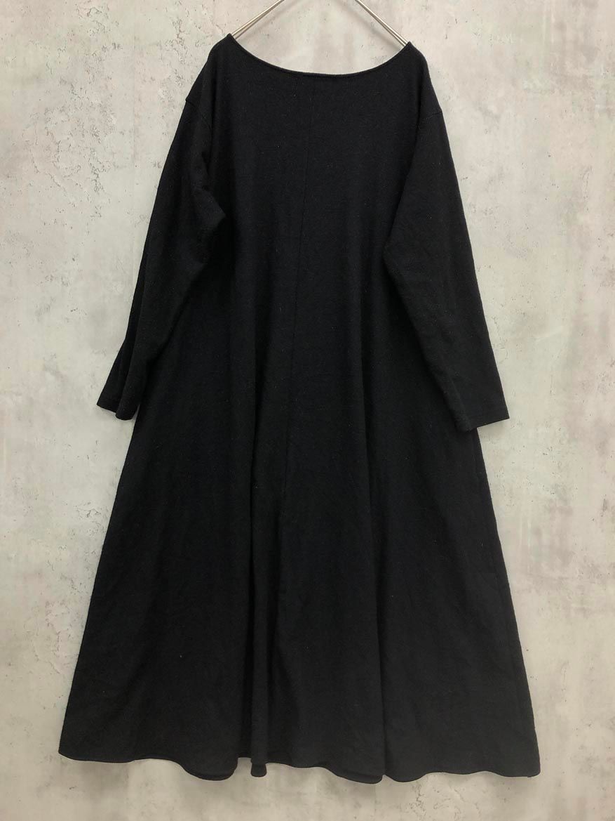 美品　かぐれ kagure ウールカットパイピングワンピース　黒ロング　日本製 美品 かぐれ kagure ウールカットパイピングワンピース 黒ロング 日本