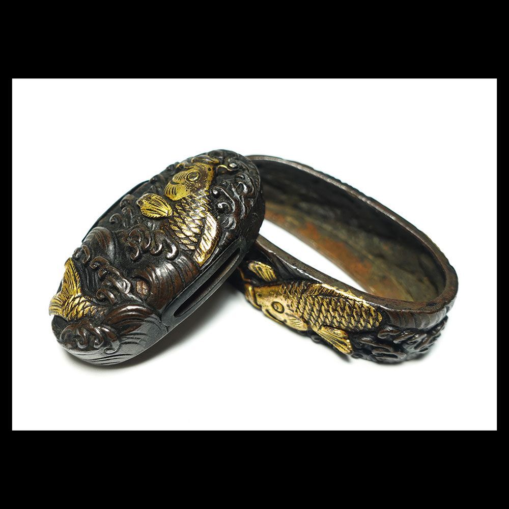 ☆大森波の如し 朧銀地登龍門図縁頭 無銘 高肉彫 毛彫 金象嵌 鯉の滝