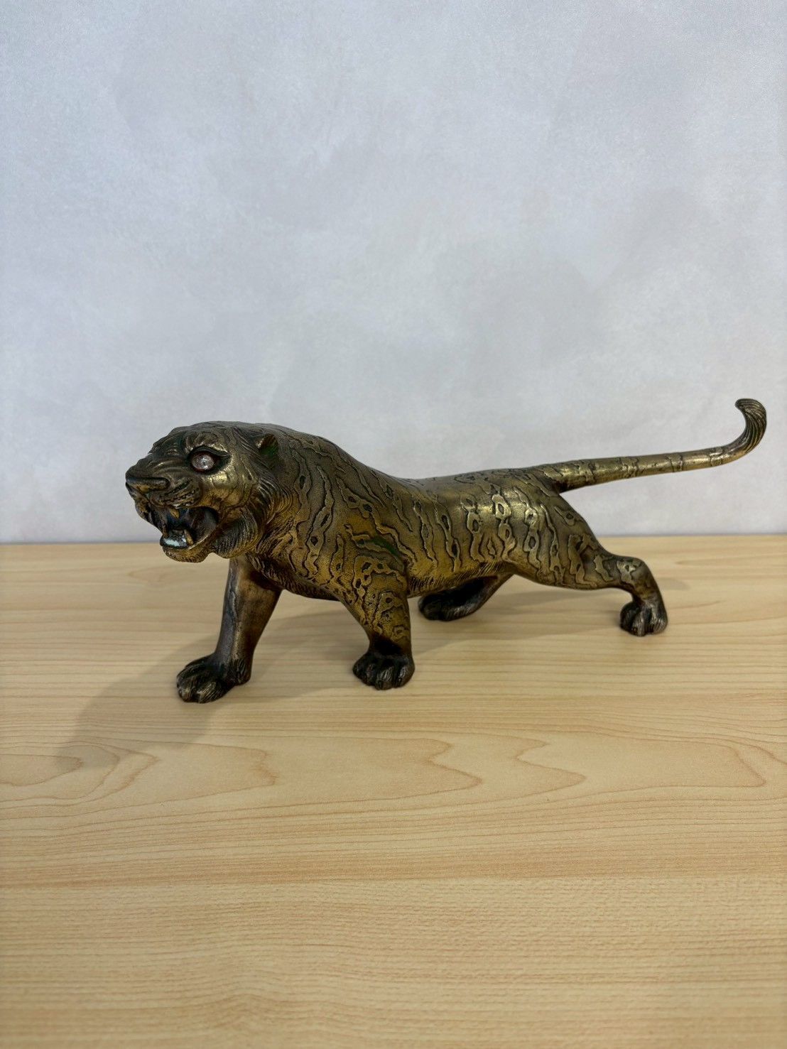 真鍮　置き物　虎　インテリア　干支　開運　金運ビンテージ　アンティーク　骨董 真鍮 置き物 虎 インテリア 干支 開運 金運ビンテージ アンティーク 骨董
