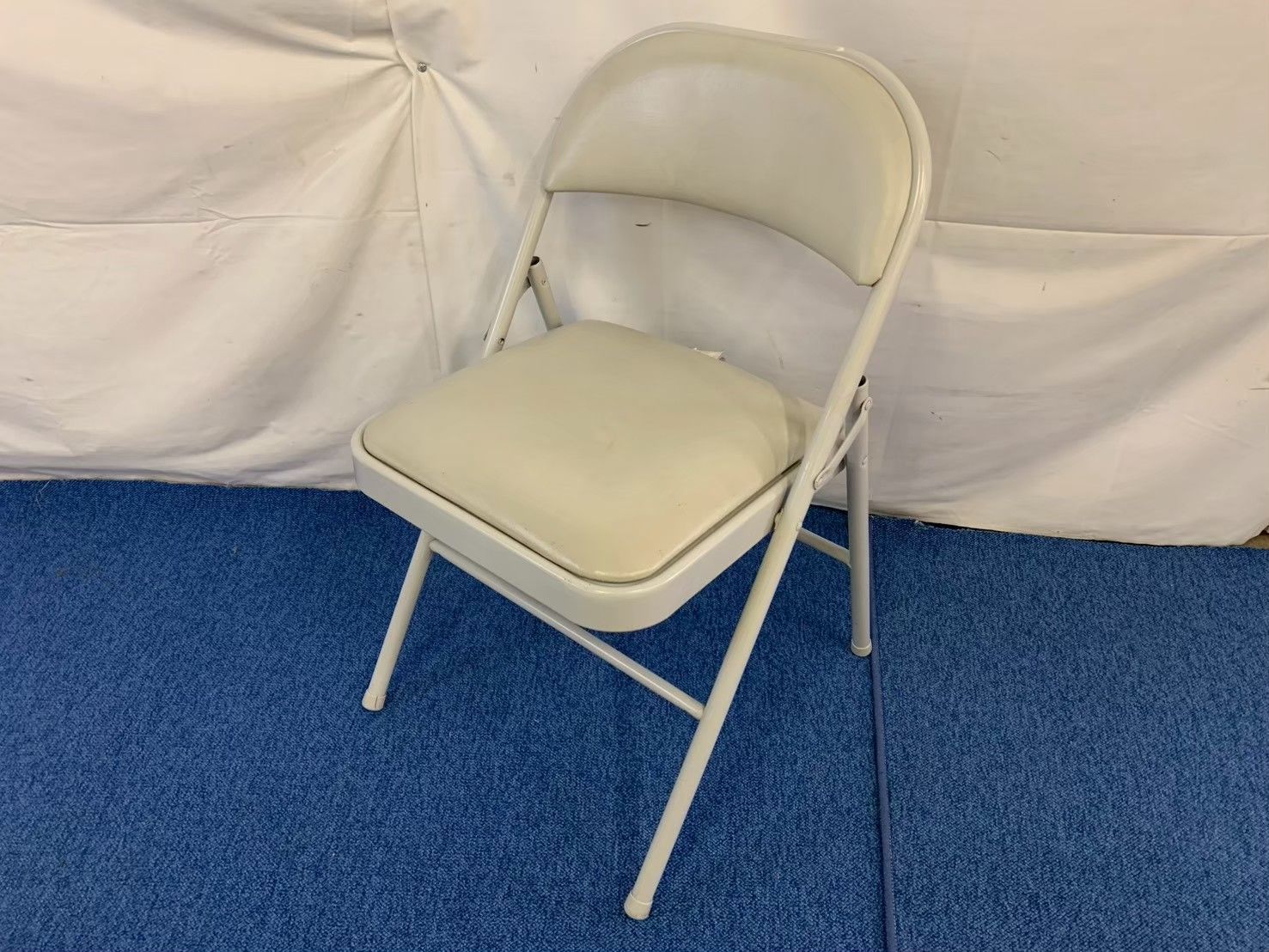 ☆MECO 折り畳みイス オフィス パイプ椅子 1脚 ミーティングチェア