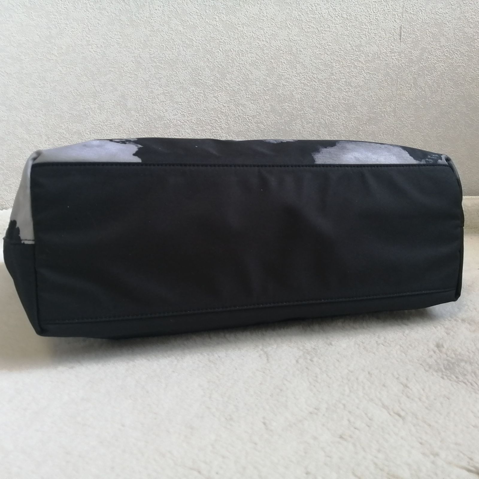 未使用☆ディーゼル トートバッグ ロゴペイント 肩掛け ブラック