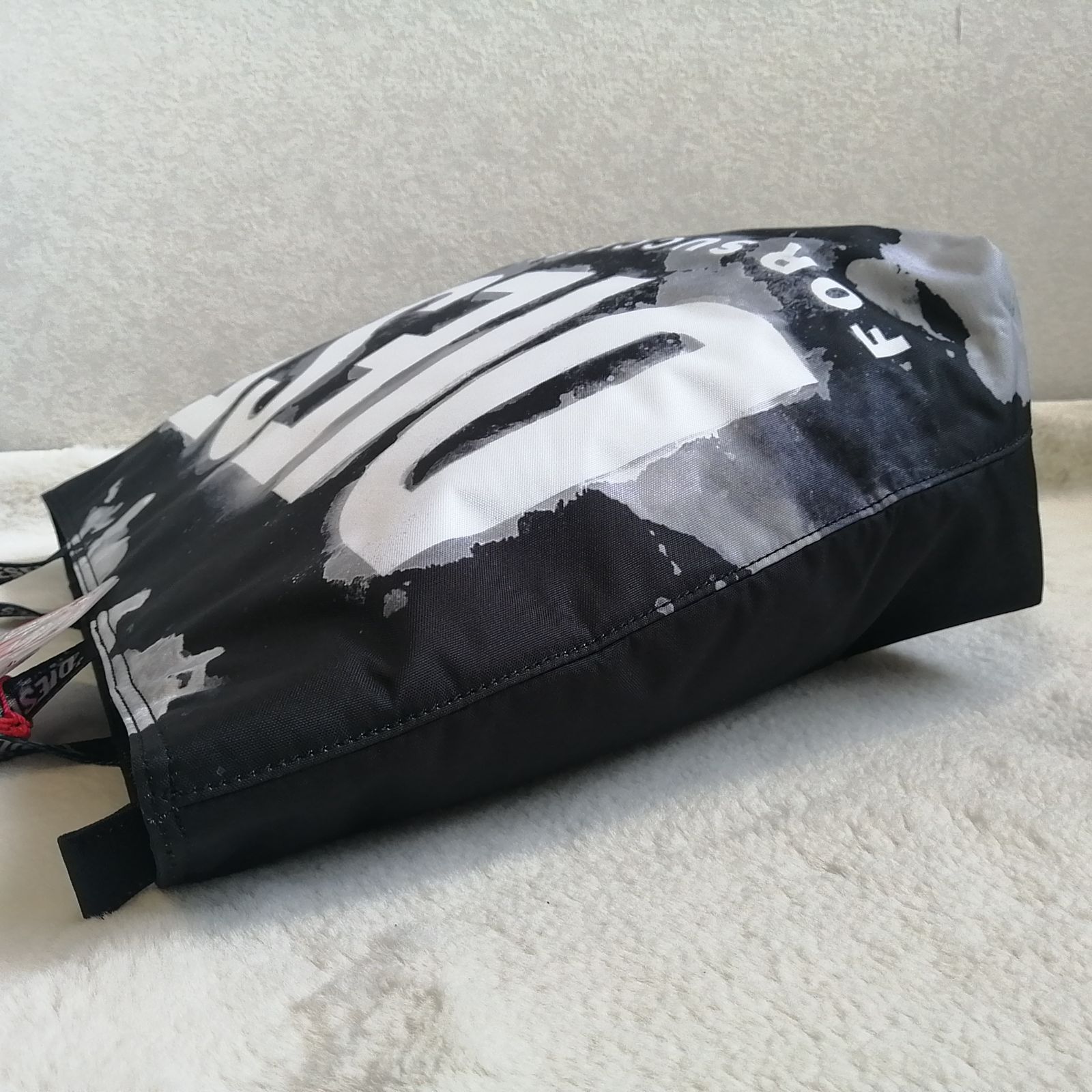 未使用☆ディーゼル トートバッグ ロゴペイント 肩掛け ブラック