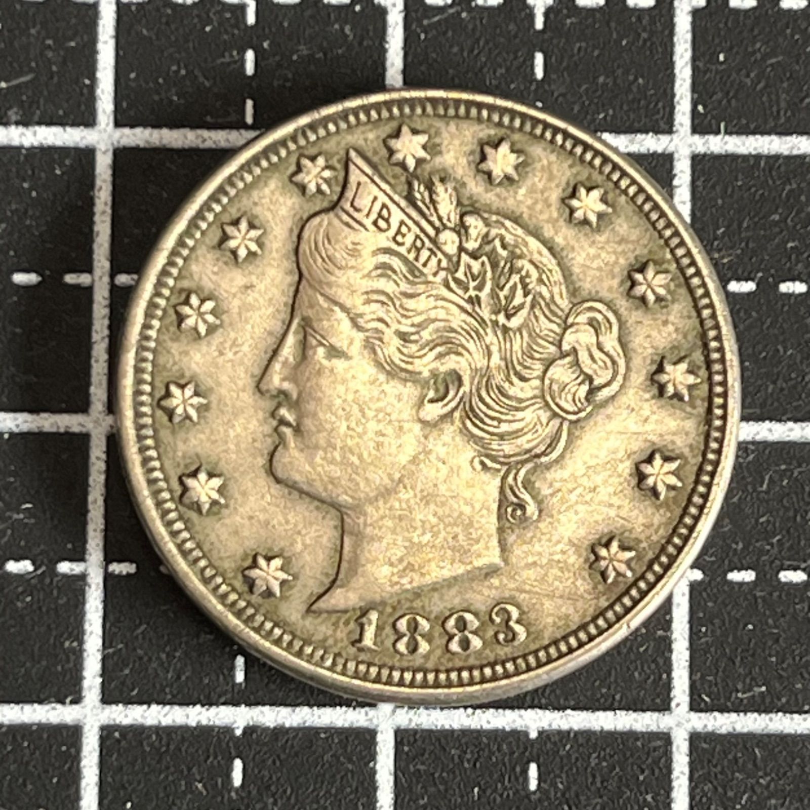米国古銭】1883年 アメリカ 5セント硬貨 リバティ・ヘッド／Vニッケル 初期年号 女神像デザイン 米国アンティークコイン253 - メルカリ