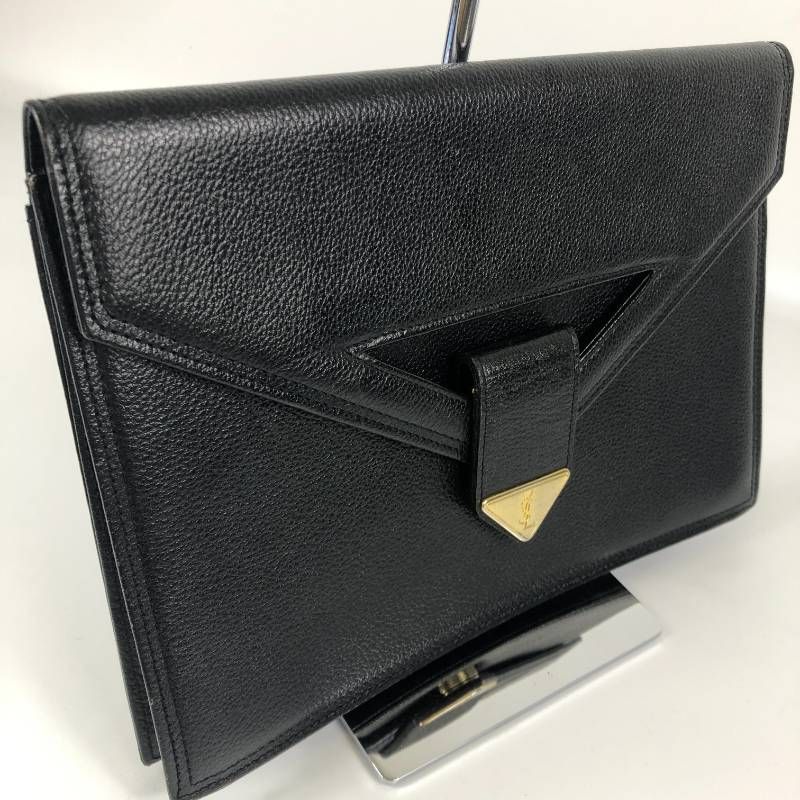 【超美品】イブサンローラン　カサンドラ　クラッチバッグ　ブラック 美品 イブサンローラン クラッチバッグ カサンドラロゴ レザー 黒