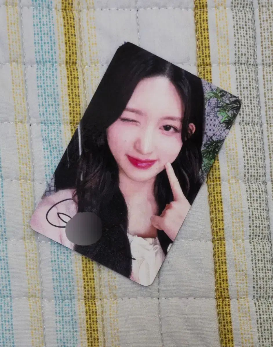 IVE アイヴ マイン Withmuu ウィズミュー トレカ ガウル サイン入りトレカ サイン入りフォートカード レイウォニョン 缶バッジセット コラボイベントグッズ