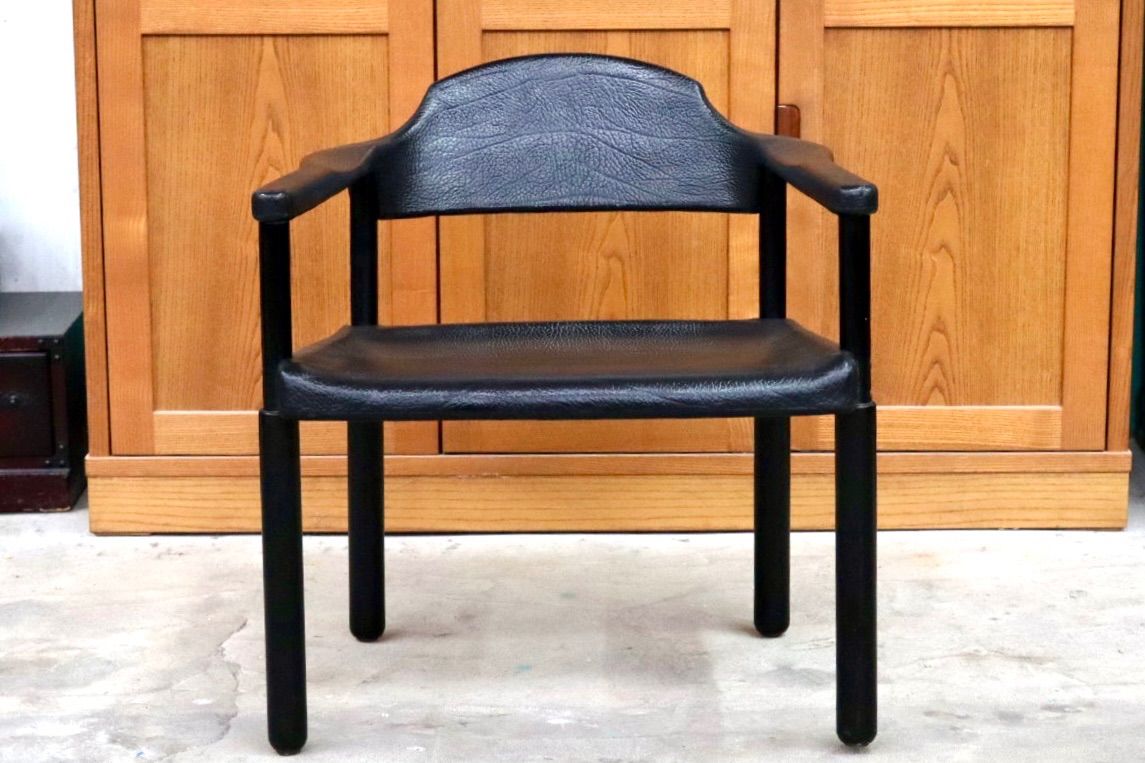 GMIS471B○レオナルド アームチェア ブラック スイス デザイナーズ家具