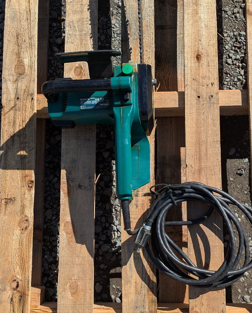 日立工機 電気 チェーンソーＣＳ35 です ソーチェーン 換えてます