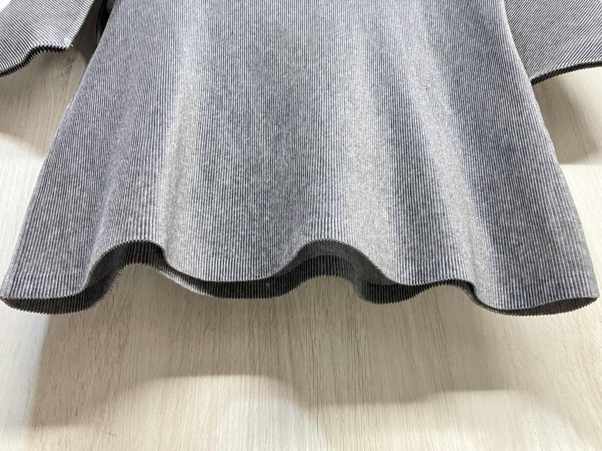 PLEATS PLEASE プリーツデザイン 半袖 ダークグレーイッセイミヤケ プリーツプリーズサイズ4 pleats please イッセイミヤケ サイズ4