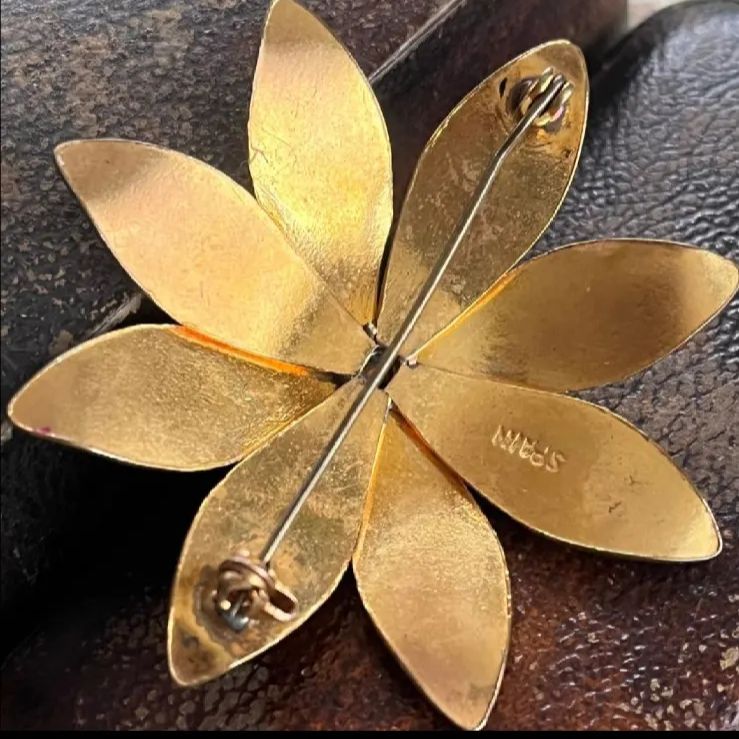 ブローチ】ダマスキナード 花 Flower 象嵌 50'sスペイントレド - メルカリ