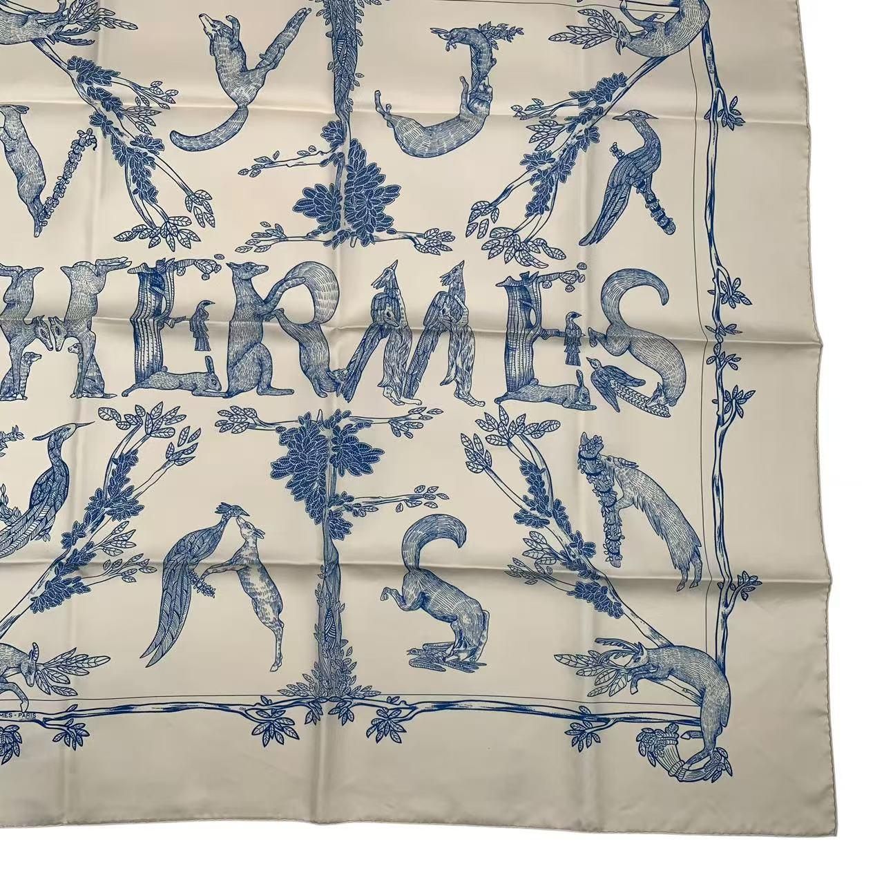 新品同様 HERMES エルメス スカーフ シルク カレ90 ANIMAL ALPHABET