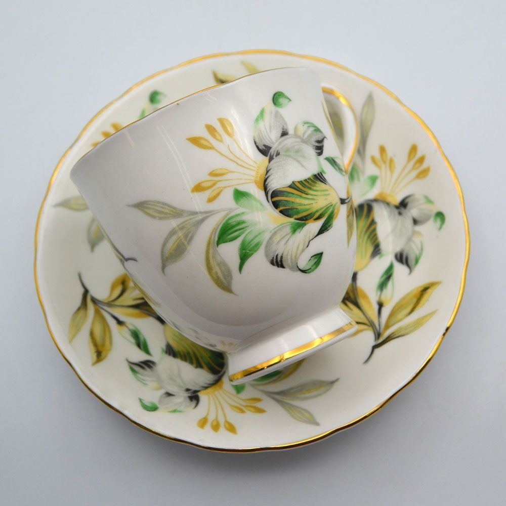 トリオ ティーカップ＆ソーサー