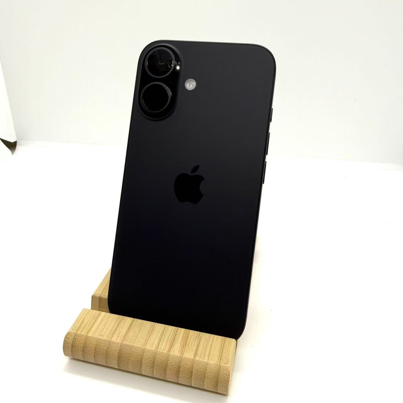 中古 Aランク」SIMフリー iPhone 16 128GB [ブラック] MYDQ3J/A スマホ