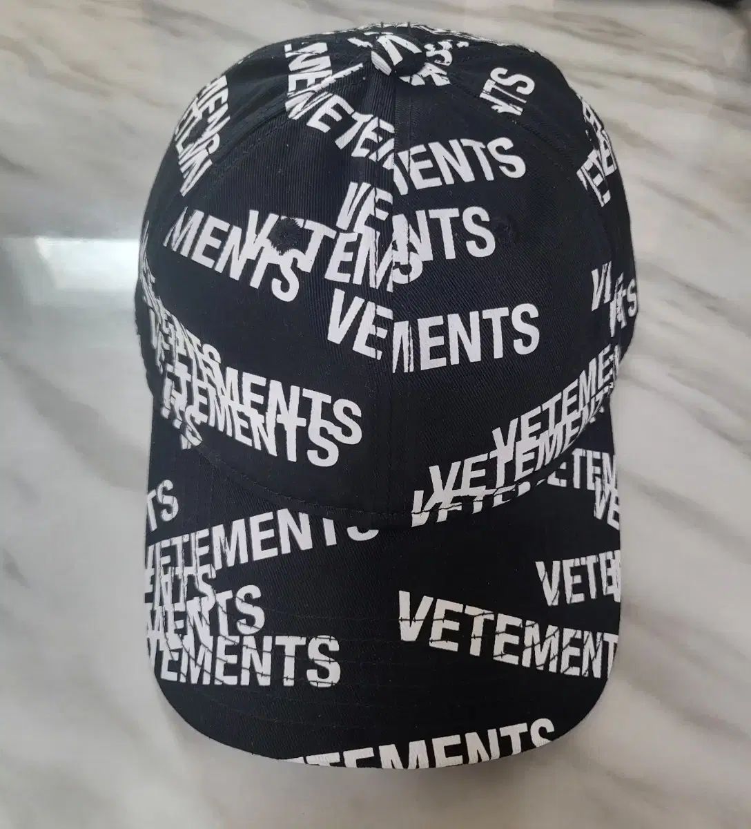 試着のみ VETEMENTS ヴェトモン ベースボールキャップ 楽天市場】美品 VETEMENTS ヴェトモン フリーサイズ ホワイト コットン