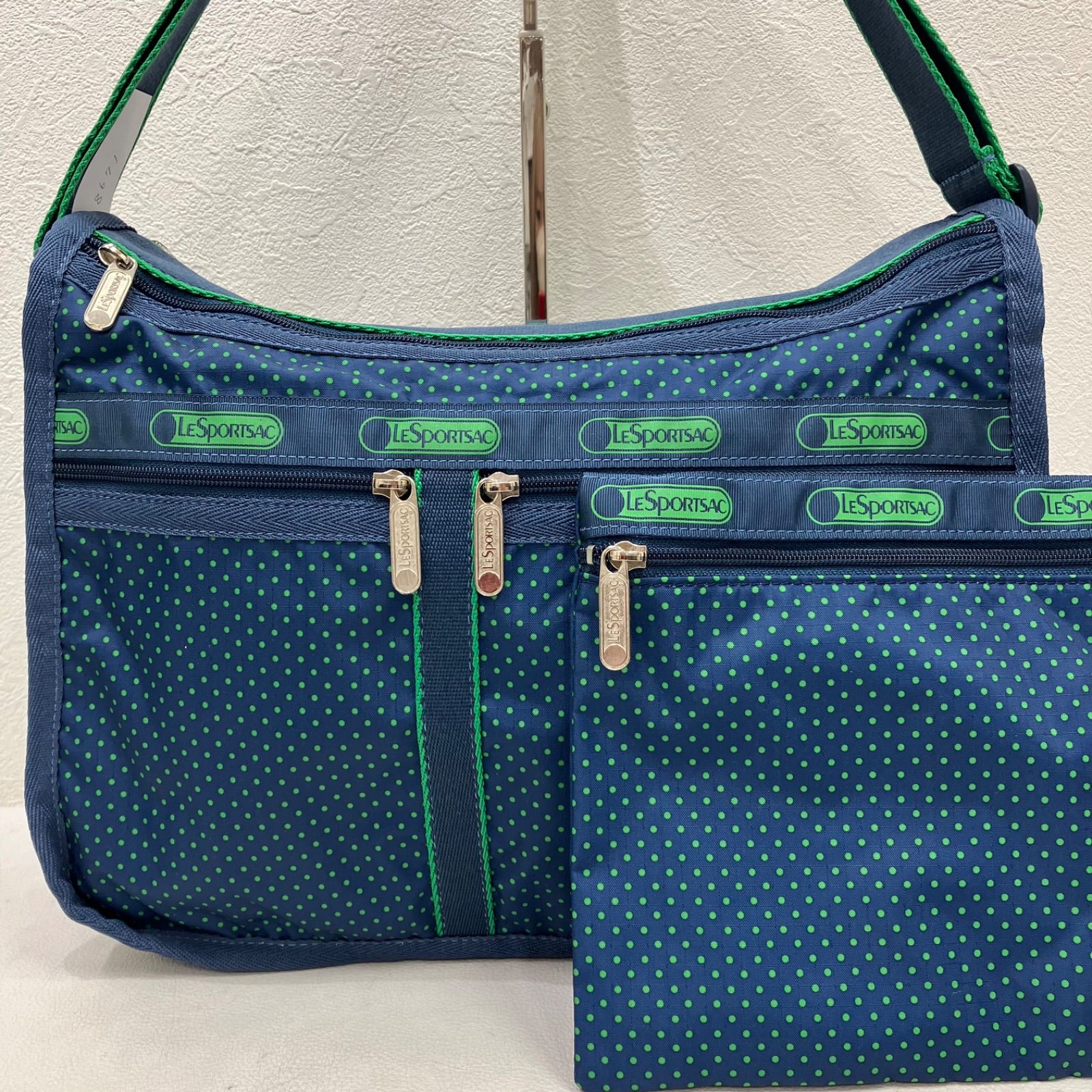 8671 LeSportsac レスポートサック ショルダーバッグ デラックス 