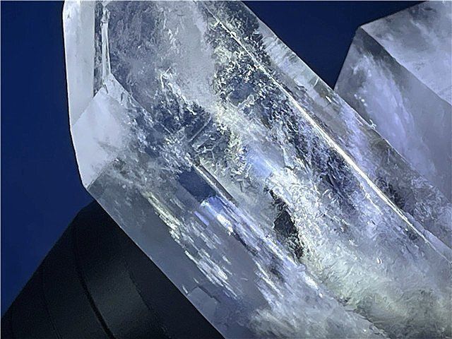 ◇超強いパワーヒマラヤ産(藍針入り)天然水晶クラスターB88B6/136B31C