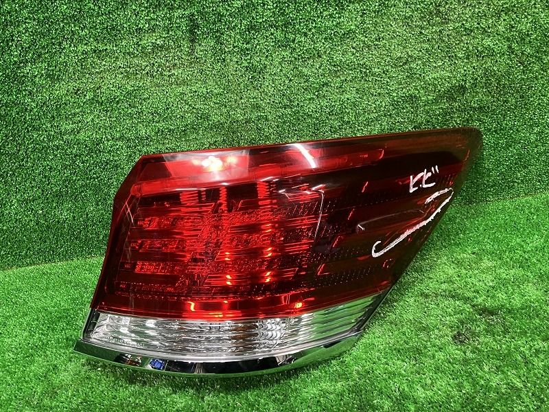 クラウン GRS211 右テールランプ・テールライト スタンレー 30-404