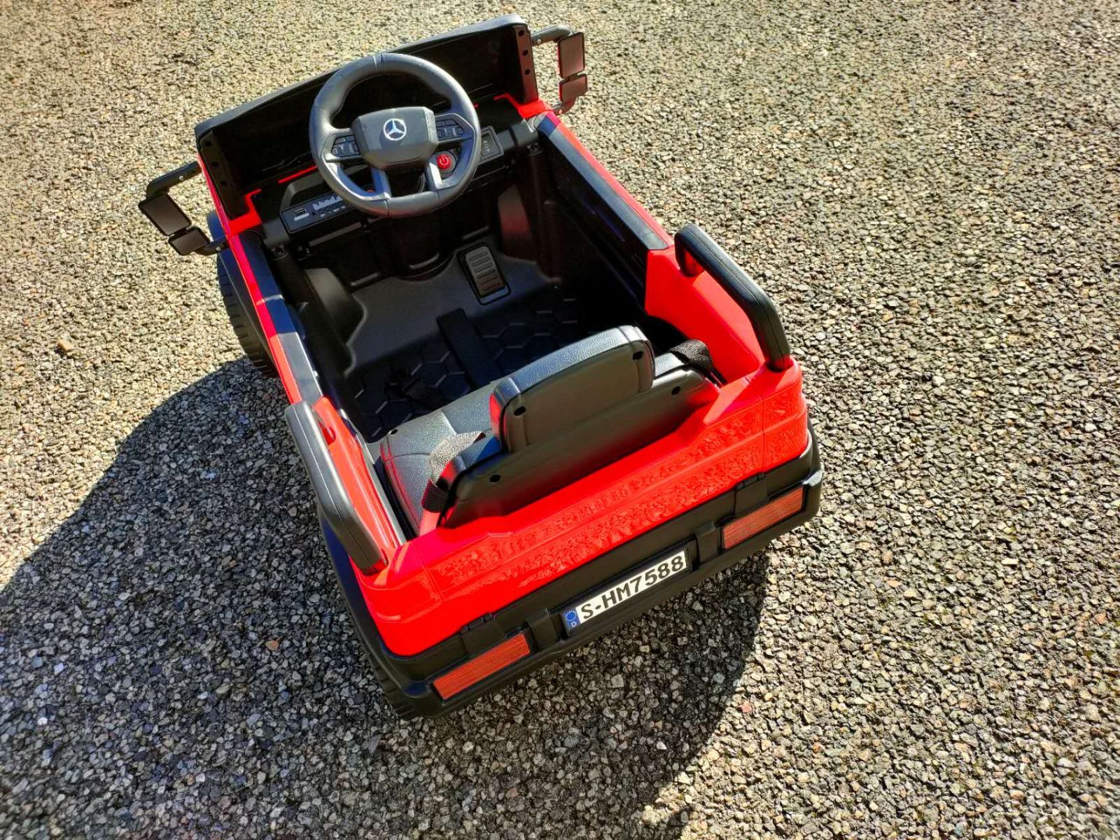 レッド 乗用玩具