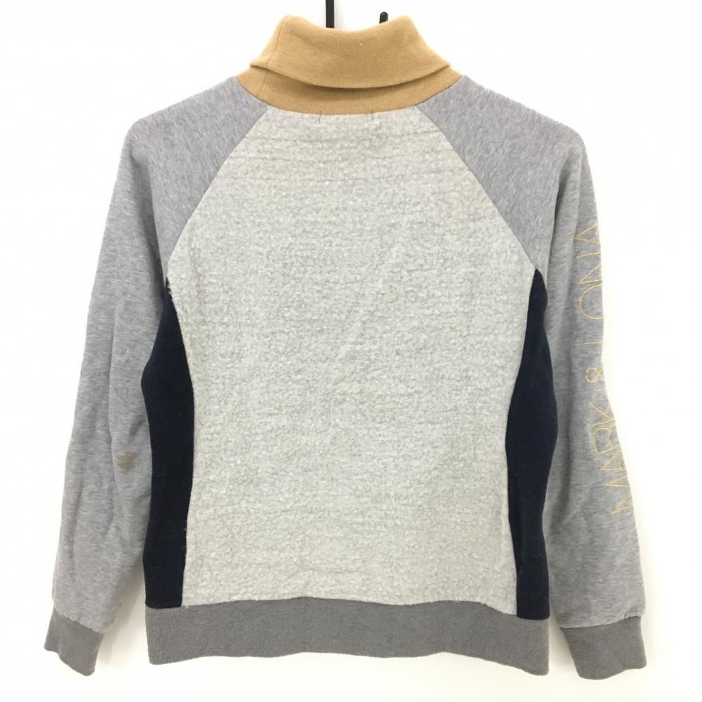 マークアンドロナ タートルネックトレーナー グレー×ライトブラウン