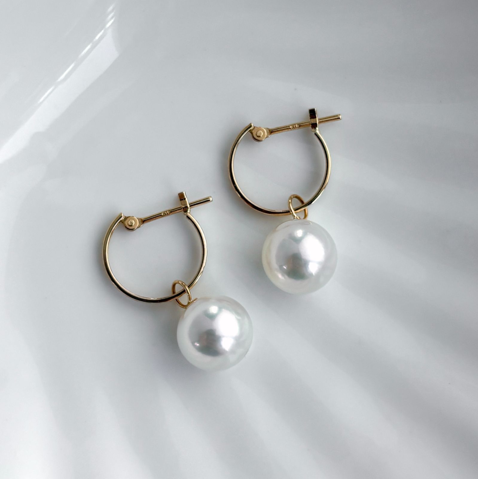 あこや本真珠 無調色 テリ抜群 K18ピアス 9-9.5mm 大粒 2way - メルカリ