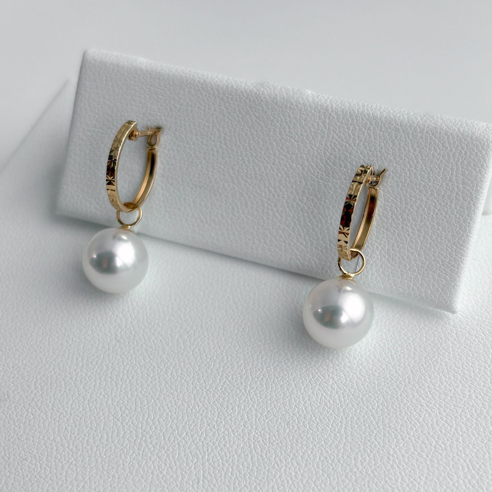 あこや本真珠 無調色 テリ抜群 K18ピアス 9-9.5mm 大粒 2way - メルカリ